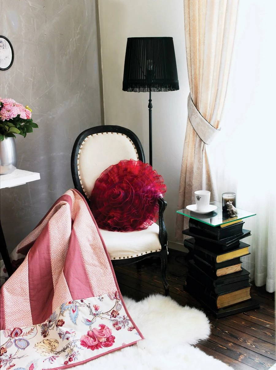 Husqvarna Viking Amber S100 Serger Machine 3 Husqvarna Viking Amber S100 Serger Machine - Image 3