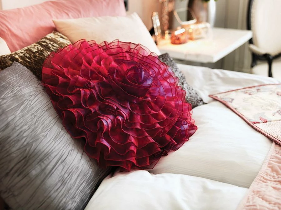 Husqvarna Viking Amber S100 Serger Machine 4 Husqvarna Viking Amber S100 Serger Machine - Image 4