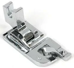 GENERIC Low Center 1/4in. Hemmer Foot P60001